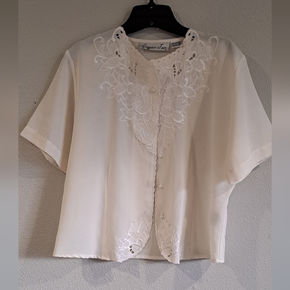 Vintage Feminine Lace Blouse With Embroidered Details Size 10P
